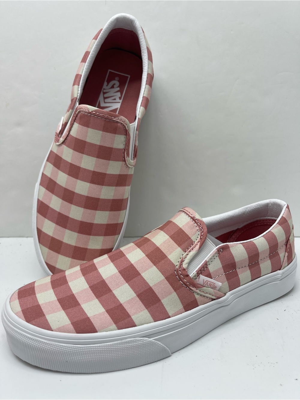 Vans WMNS Classic Slip-On (Gingham) Rosette/True White
VN000XG8B06 Sneakers - Picture 15 of 16